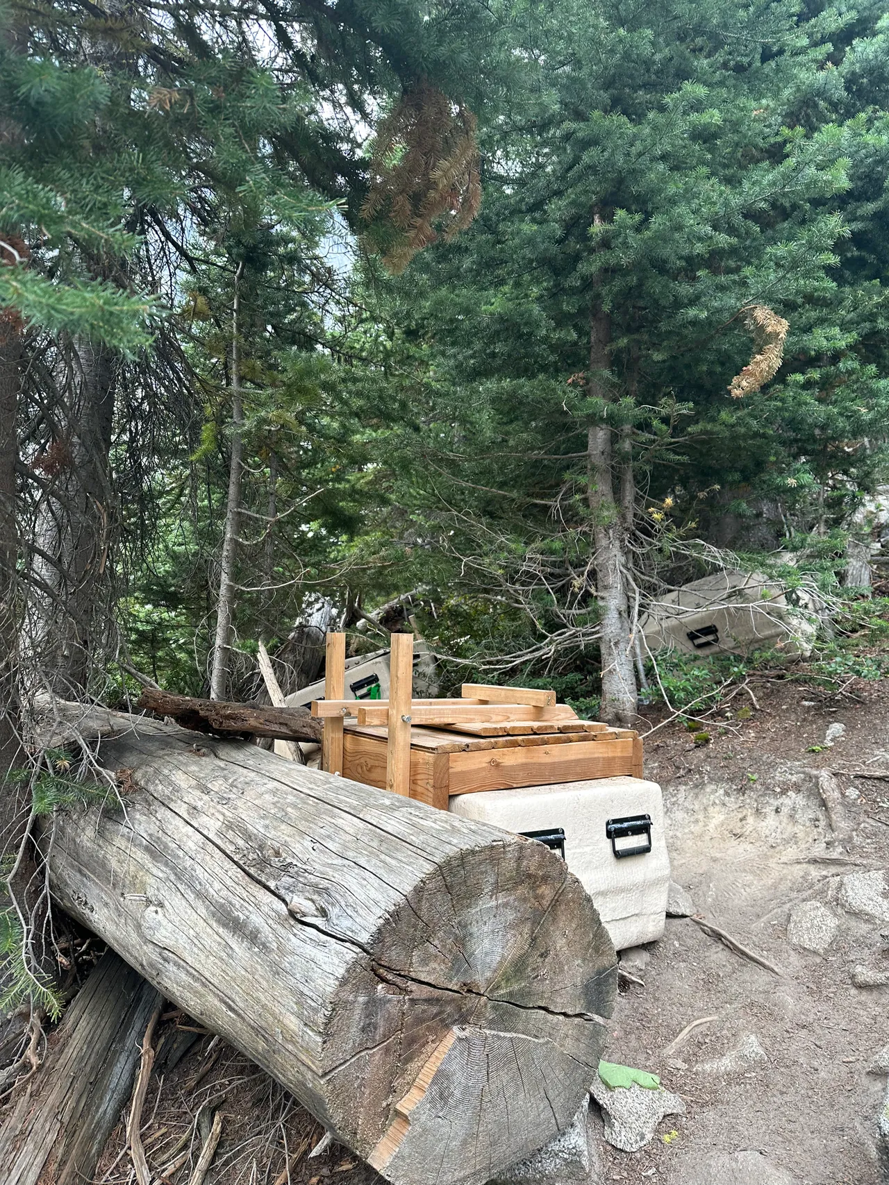 outdoor hiking toilet at the enchantments