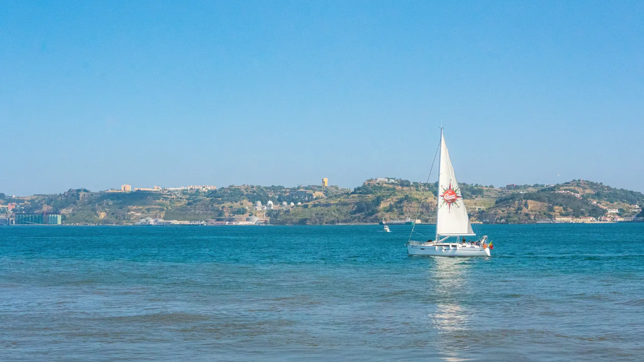 sailing in lisbon